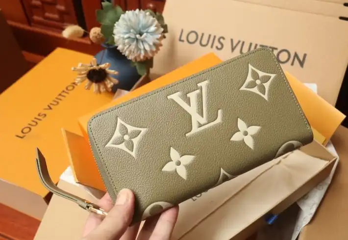 LV Wallets 4206A-4719