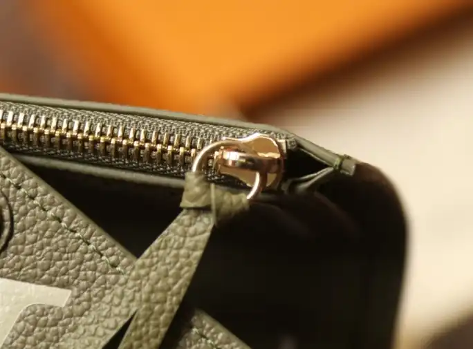 LV Wallets 4206A-4721