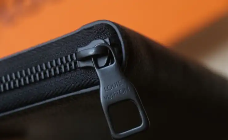 LV Wallets 4206A-6239