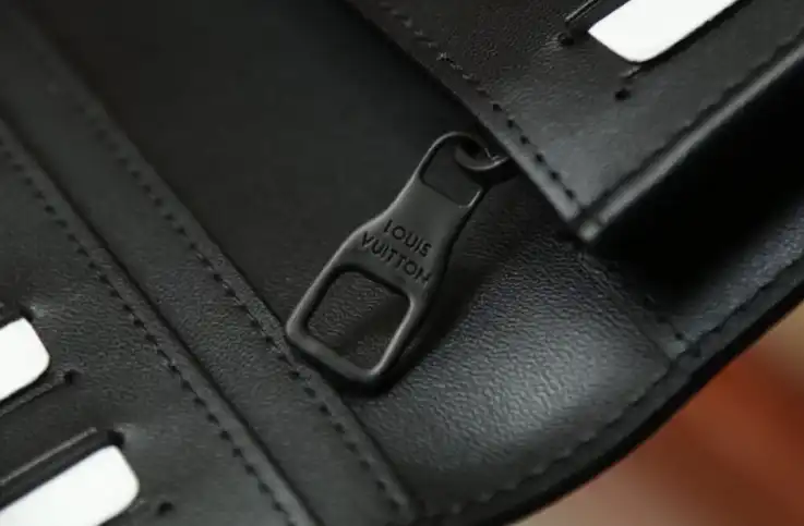 LV Wallets 4206A-6240