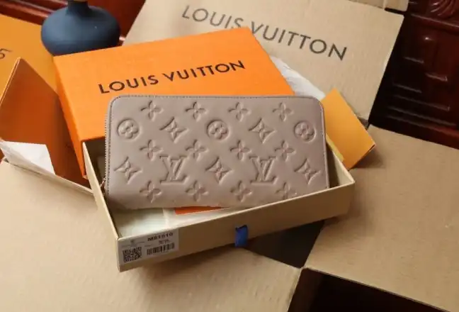 LV Wallets 4206A-6255