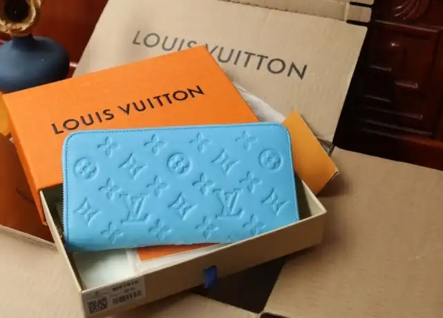LV Wallets 4206A-6256