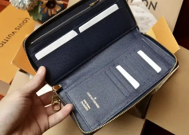 LV Wallets 4206A-6257