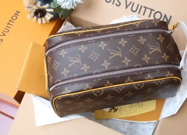 LV Cosmetic Bags 4206A-6281