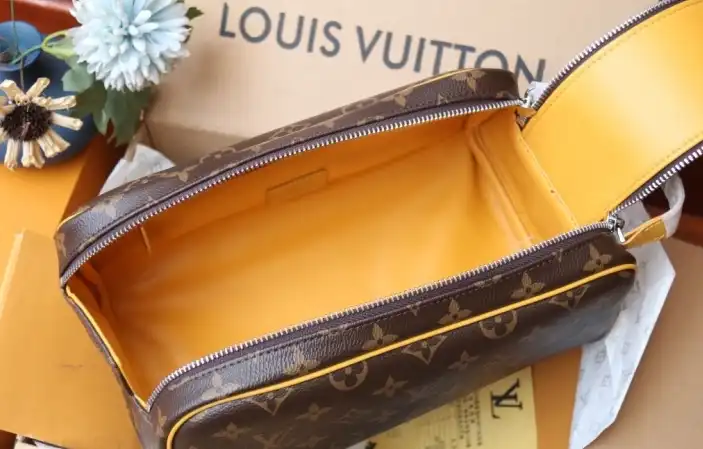 LV Cosmetic Bags 4206A-6281