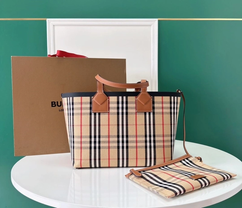 Burberry Shopping Bags 4211D-0065