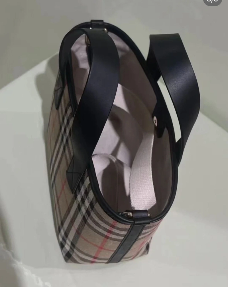 Burberry Shopping Bags 4211D-0077