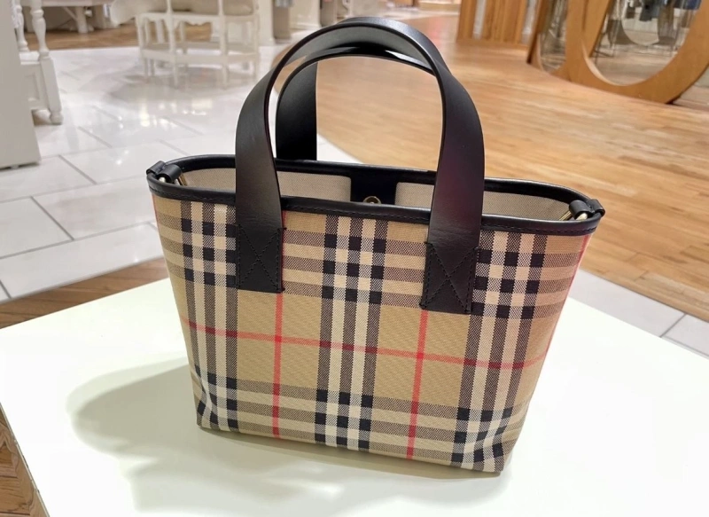 Burberry Shopping Bags 4211D-0077