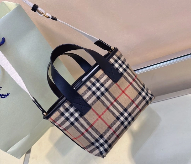 Burberry Shopping Bags 4211D-0091