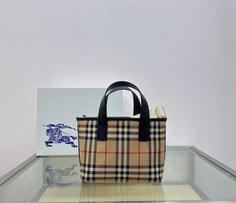 Burberry Shopping Bags 4211D-0092