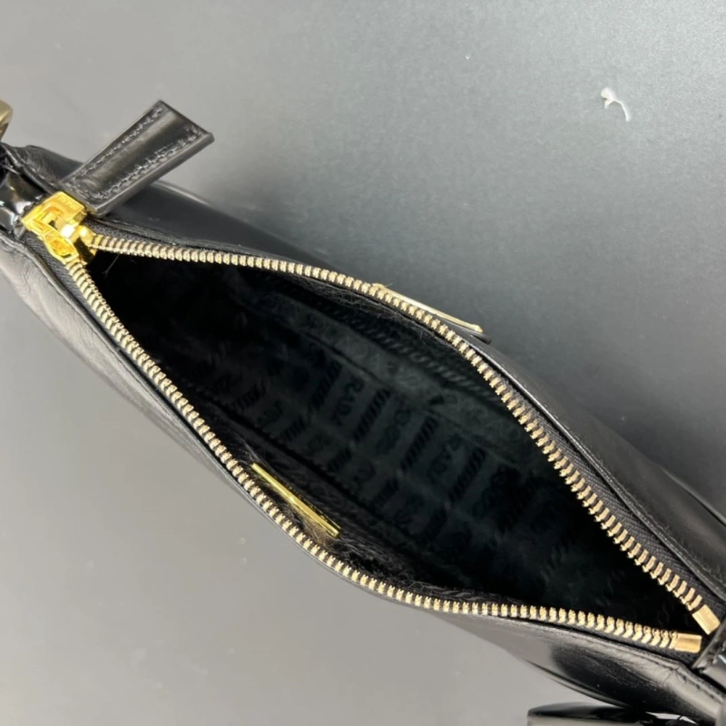 Prada Top Handle Bags 4213-0033