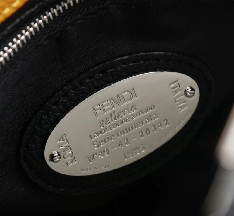 Fendi Shopping Bags 4220-0223