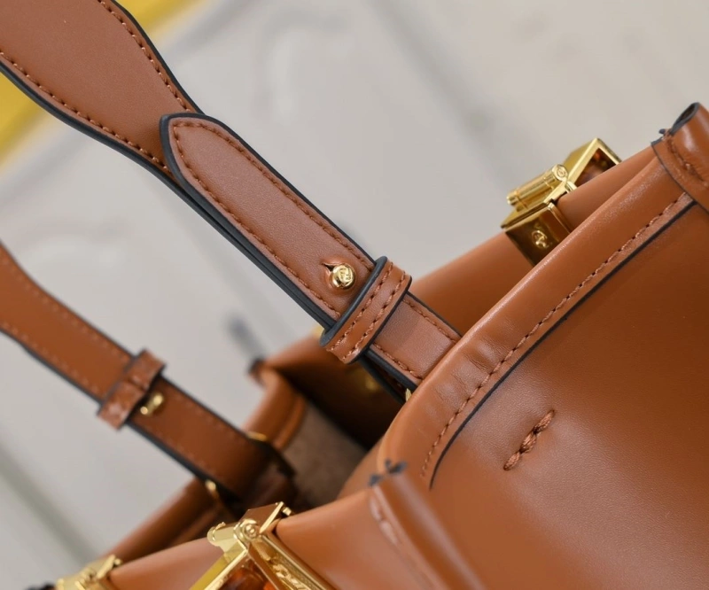 Fendi Shopping Bags 4220-0230