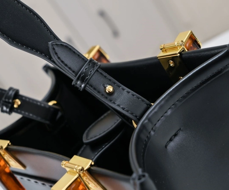 Fendi Shopping Bags 4220-0231