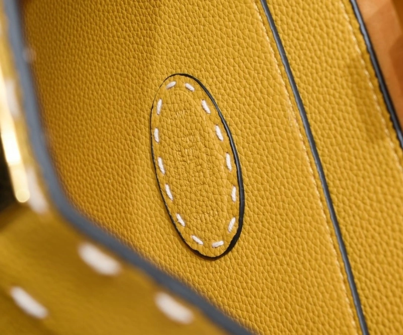 Fendi Shopping Bags 4220-0261