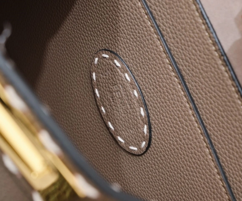 Fendi Shopping Bags 4220-0264