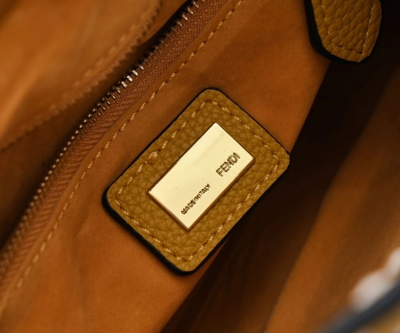 Fendi Shopping Bags 4220-0270