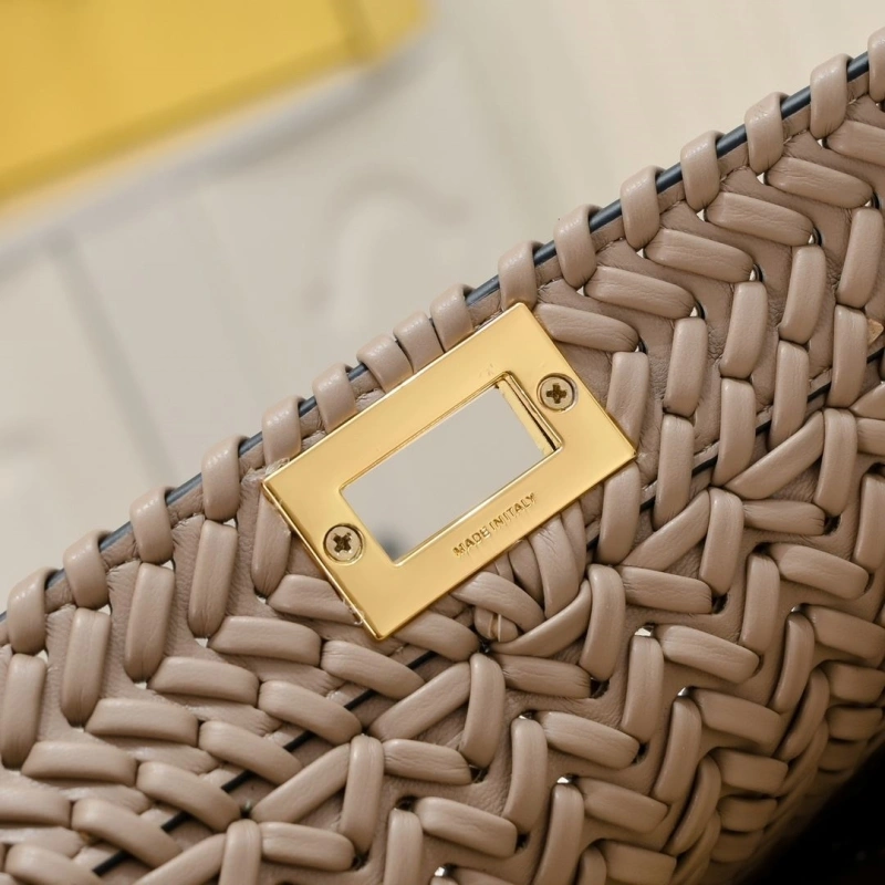 Fendi Top Handle Bags 4220A-0027