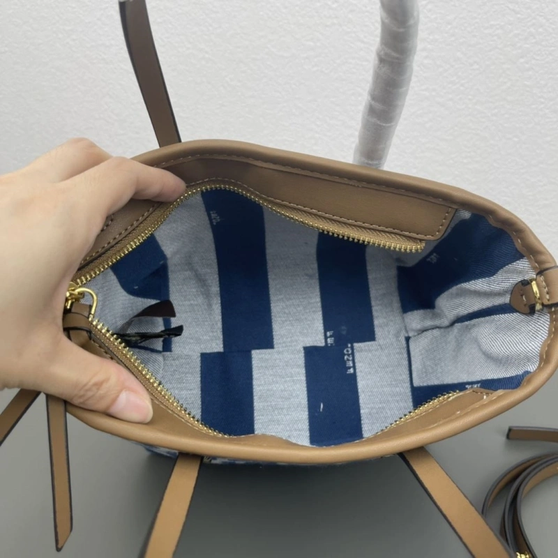 Fendi Shopping Bags 4220A-0701