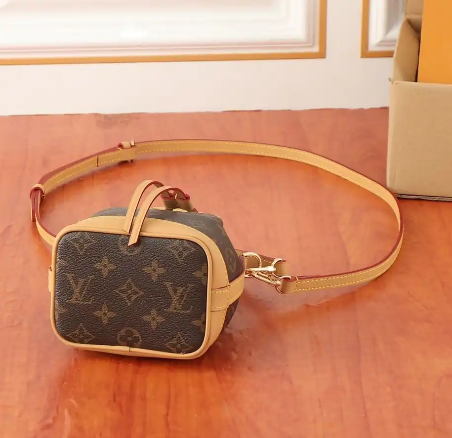 LV Bucket Bags 4220D-0127