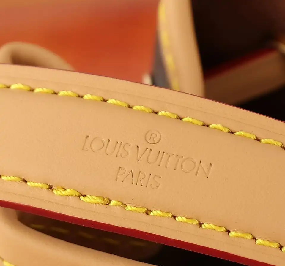 LV Bucket Bags 4220D-0127