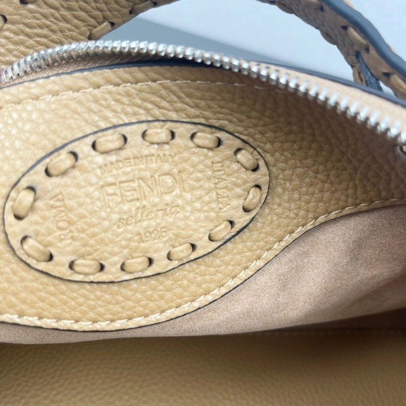 Fendi Top Handle Bags 4220D-0132