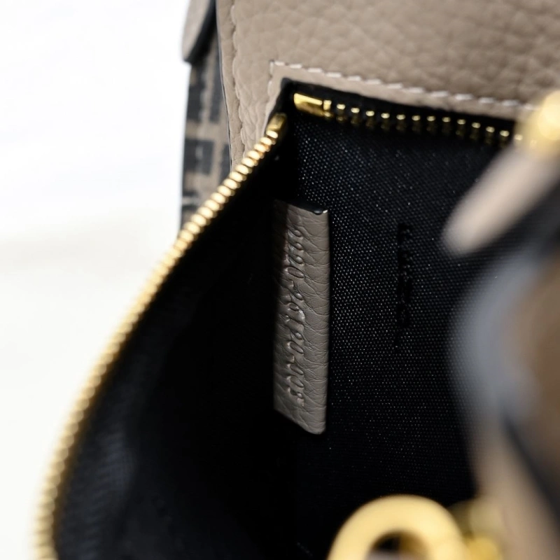 Fendi Shopping Bags 4220D-0506