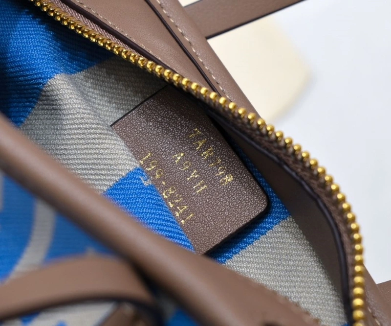 Fendi Shopping Bags 4220D-0518