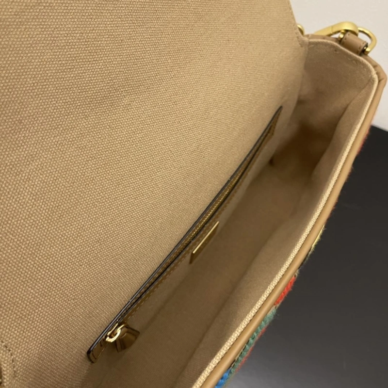 F**di baguette bags 4222c-0142