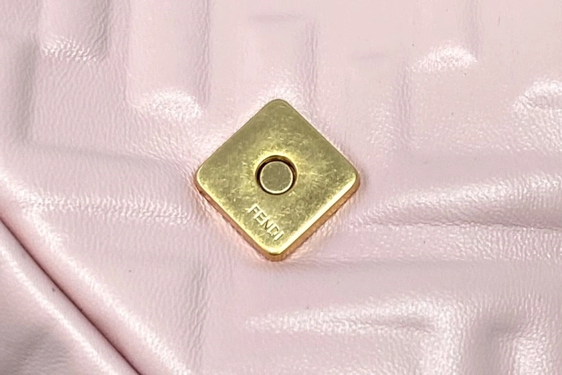 F**di baguette bags 4222c-0562