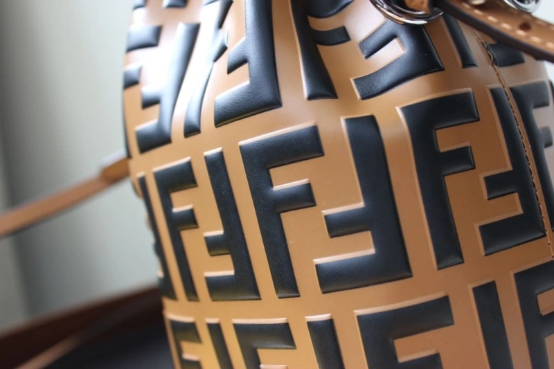 F**di bucket bags 4222c-0763