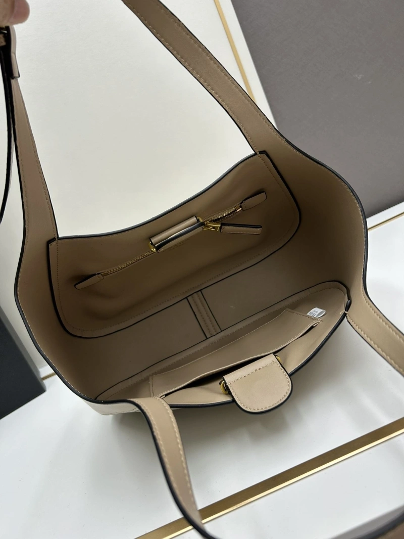 Fendi Top Handle Bags 4224-0274