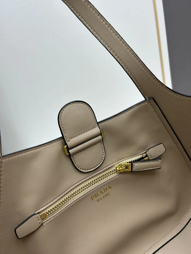 Fendi Top Handle Bags 4224-0274