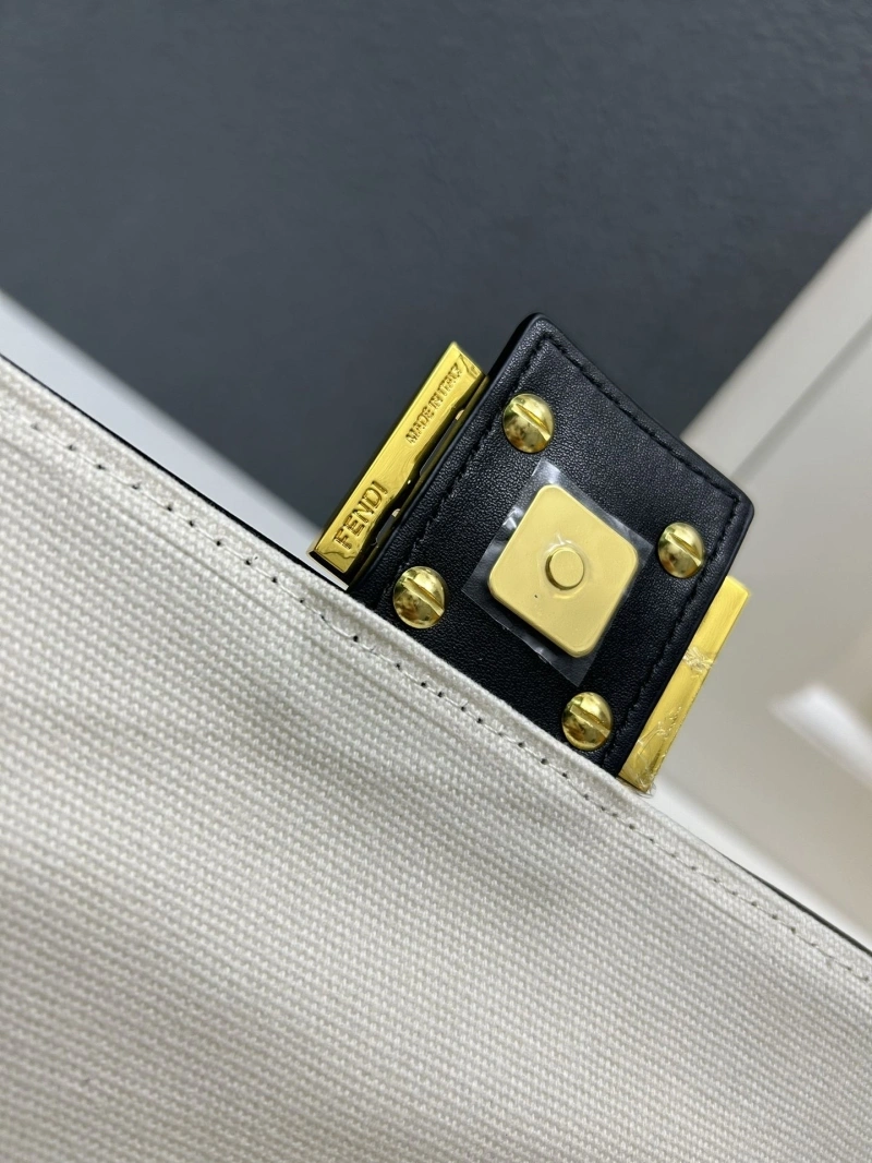 Fendi Baguette Bags 4224-0534