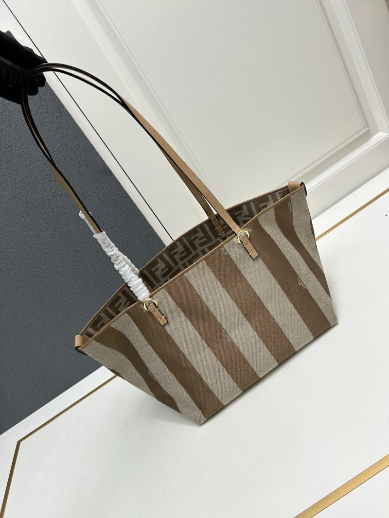 Fendi Shopping Bags 4224-0557