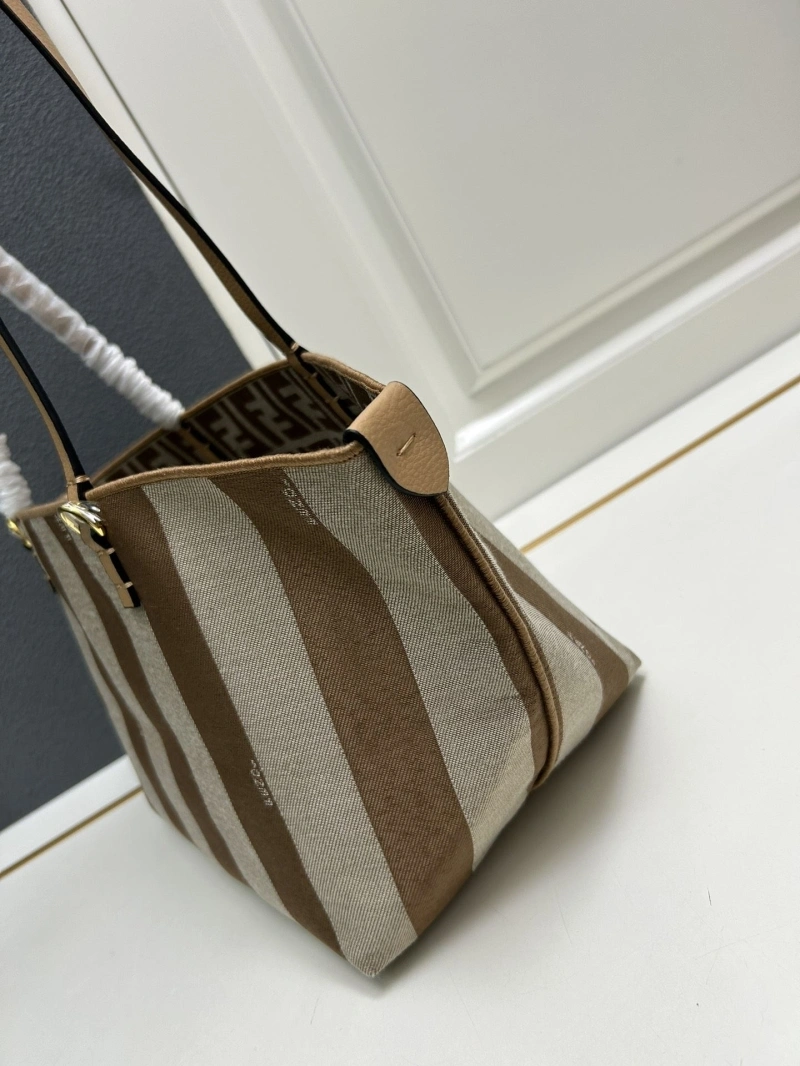 Fendi Shopping Bags 4224-0557
