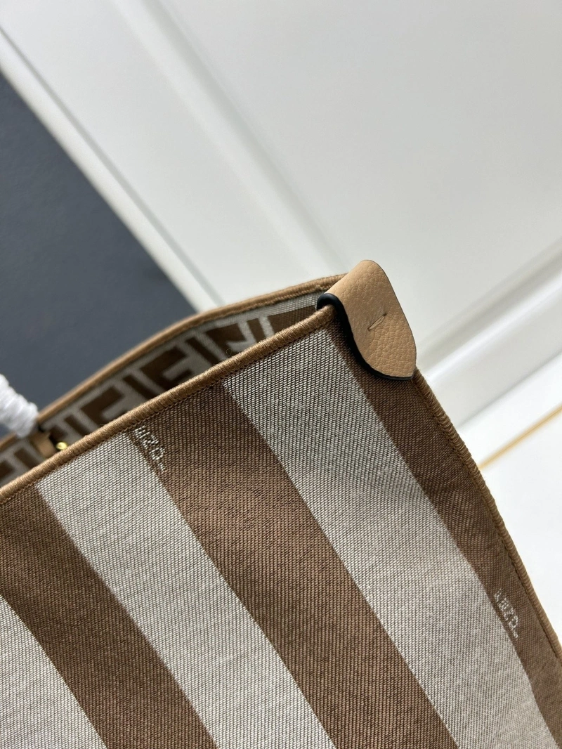 Fendi Shopping Bags 4224-0561