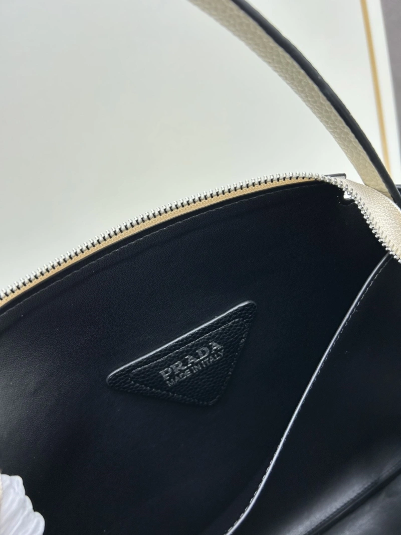 Prada Top Handle Bags 4224-0650