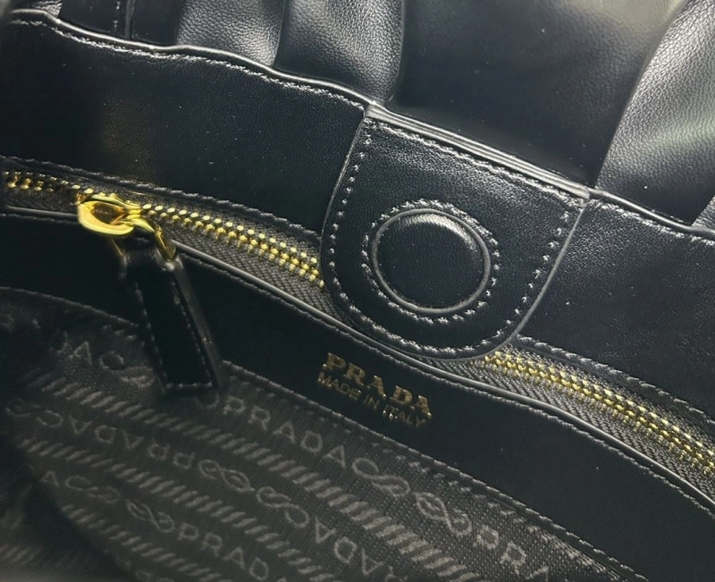 Prada Top Handle Bags 4224-0705