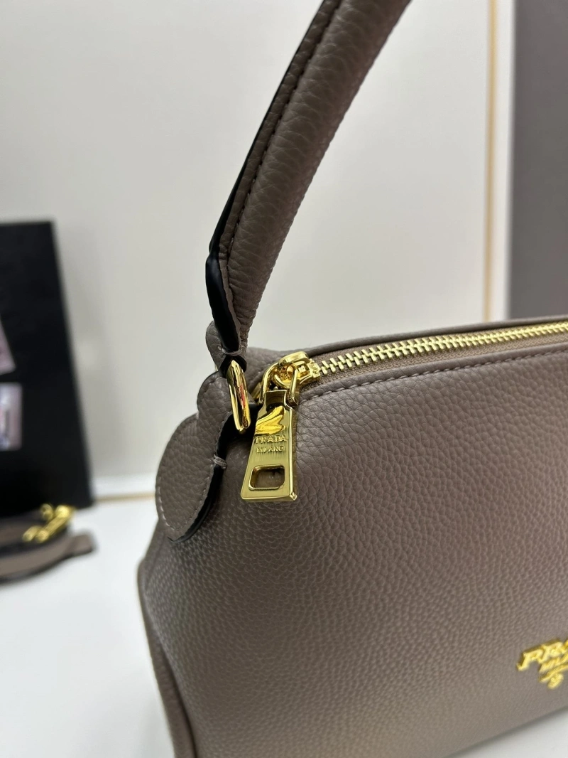 Prada Top Handle Bags 4224-0811