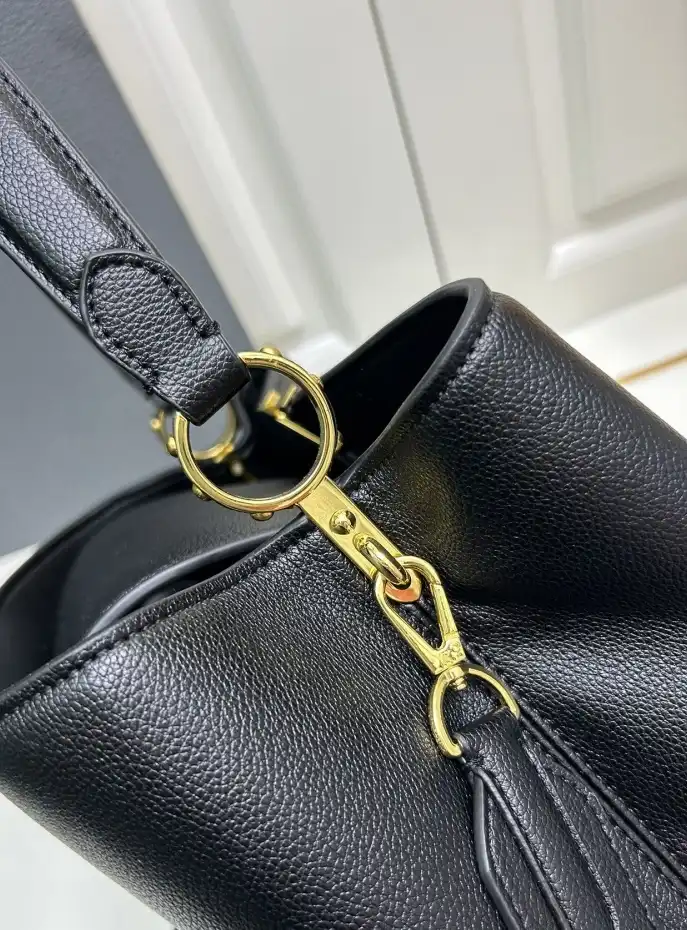 LV Capucines Bags 4224-1394