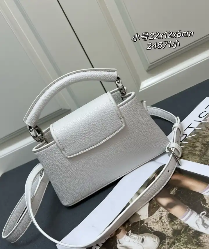 LV Capucines Bags 4224-2011