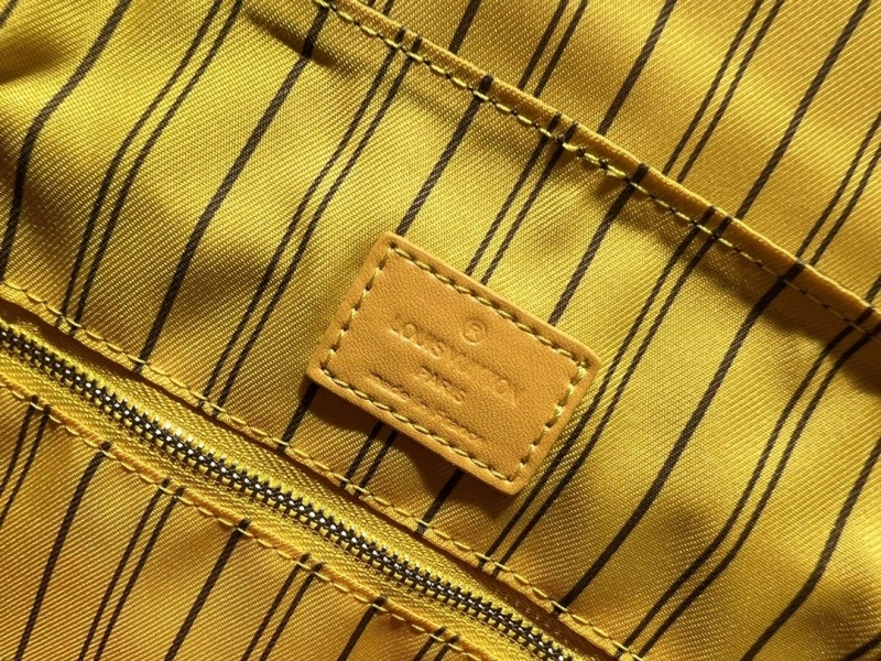 LV Backpacks 4233A-1111