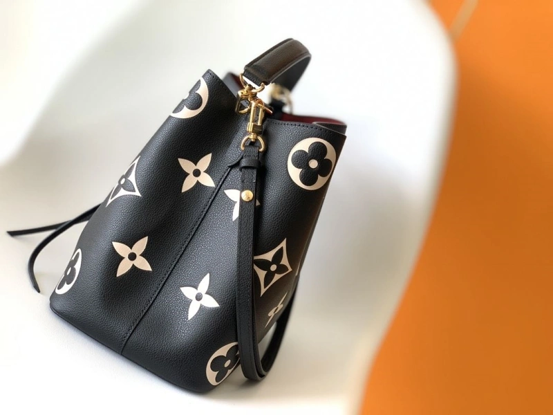 LV Bucket Bags 4233A-1553