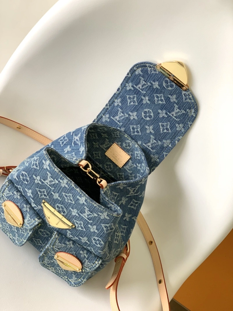 LV Backpacks 4233D-0083