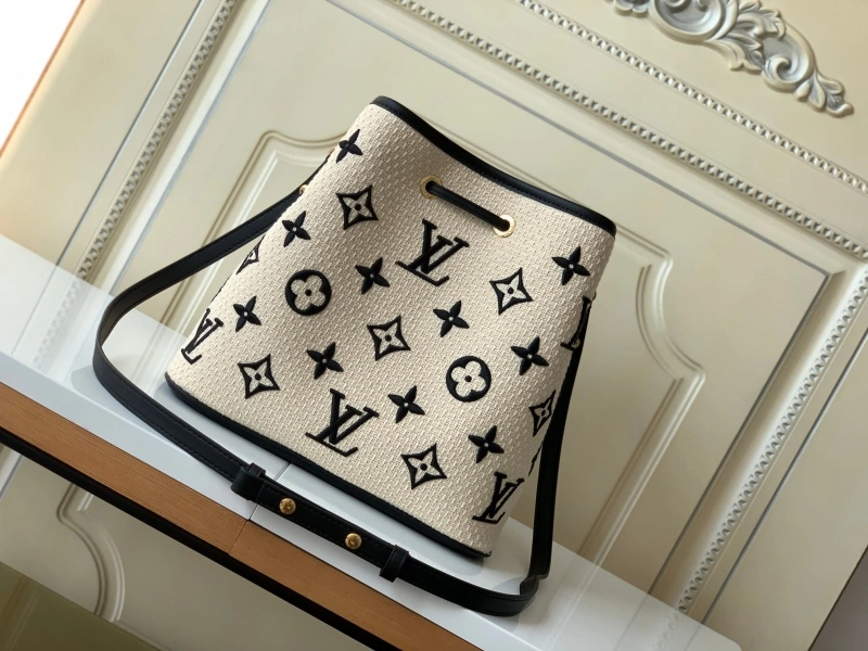 LV Bucket Bags 4233G-0107