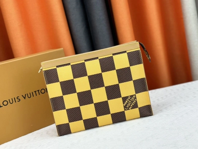 LV Wallets 4233G-0390