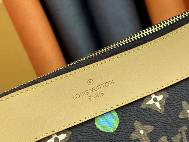 LV Wallets 4233G-0394