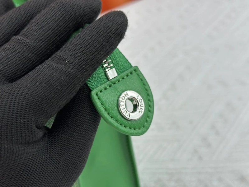 LV Wallets 4233G-0396