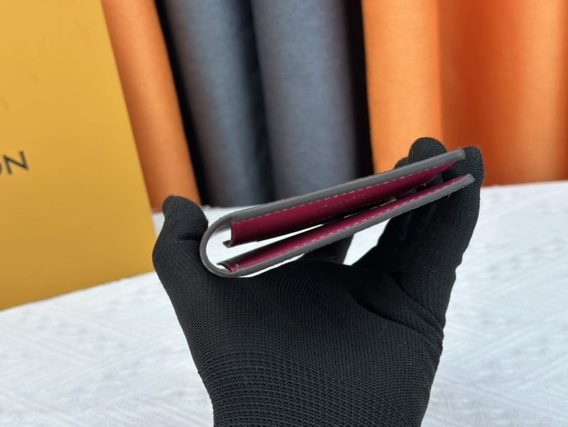 LV Wallets 4233G-0565